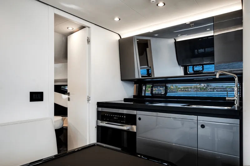 Slide: The Image of Azimut 48 Verve 2026 - 44