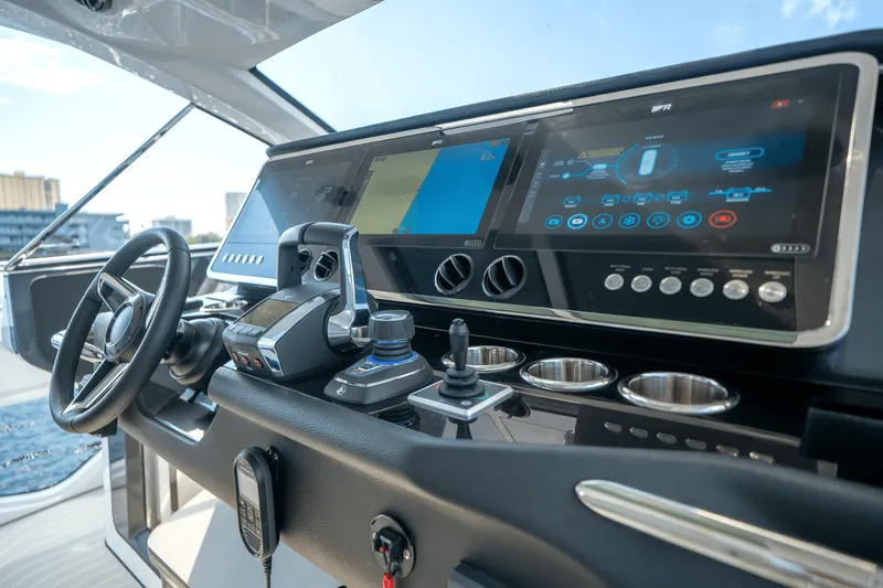 Slide: The Image of Azimut 48 Verve 2026 - 33