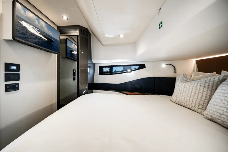 Slide: The Image of Azimut 48 Verve 2026 - 48