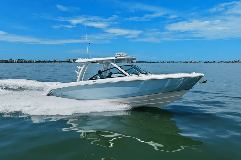 Slide: The Image of Boston Whaler 320 VANTAGE 2020 - 12
