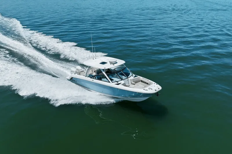 Slide: The Image of Boston Whaler 320 VANTAGE 2020 - 13