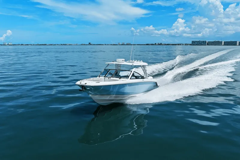 Slide: The Image of Boston Whaler 320 VANTAGE 2020 - 16
