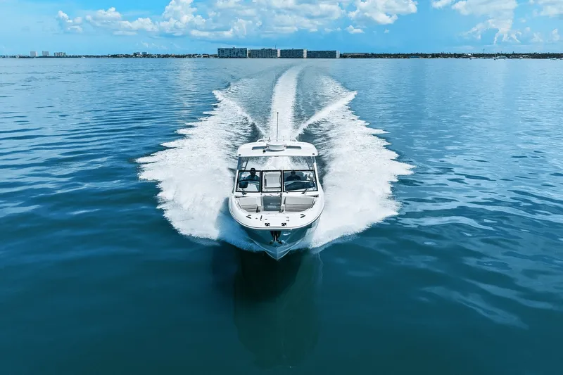 Slide: The Image of Boston Whaler 320 VANTAGE 2020 - 17
