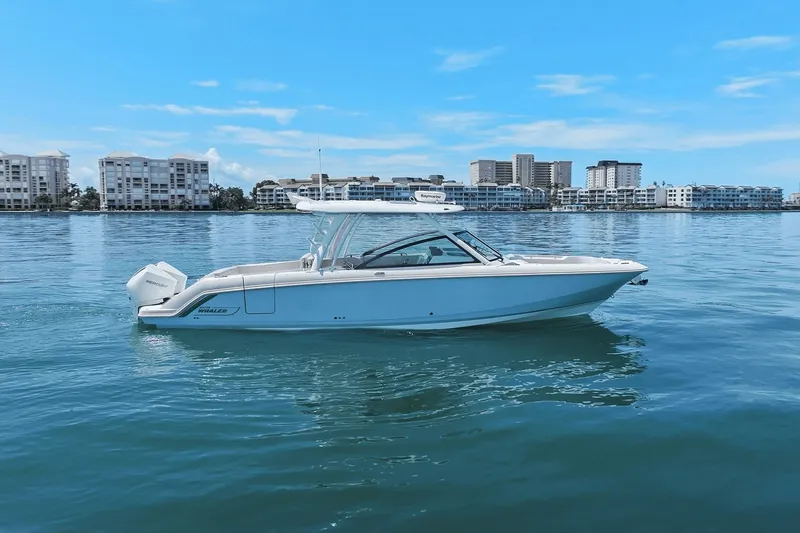 Slide: The Image of Boston Whaler 320 VANTAGE 2020 - 2