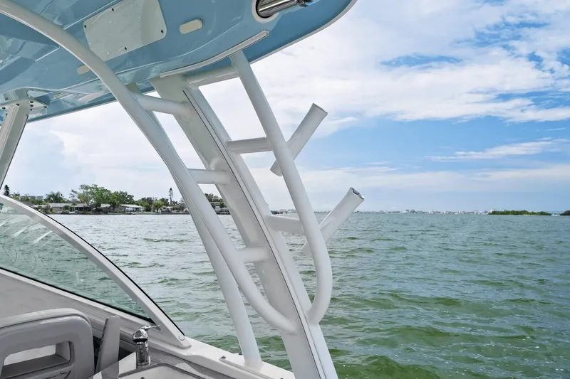 Slide: The Image of Boston Whaler 320 VANTAGE 2020 - 20