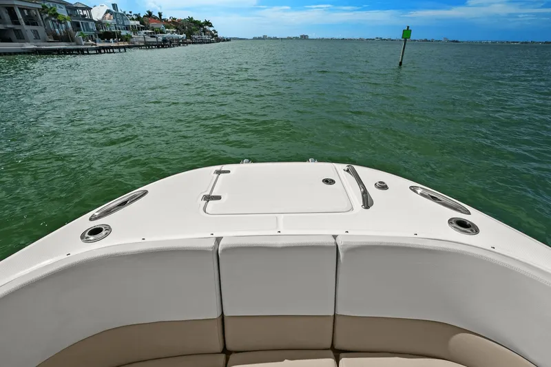 Slide: The Image of Boston Whaler 320 VANTAGE 2020 - 29