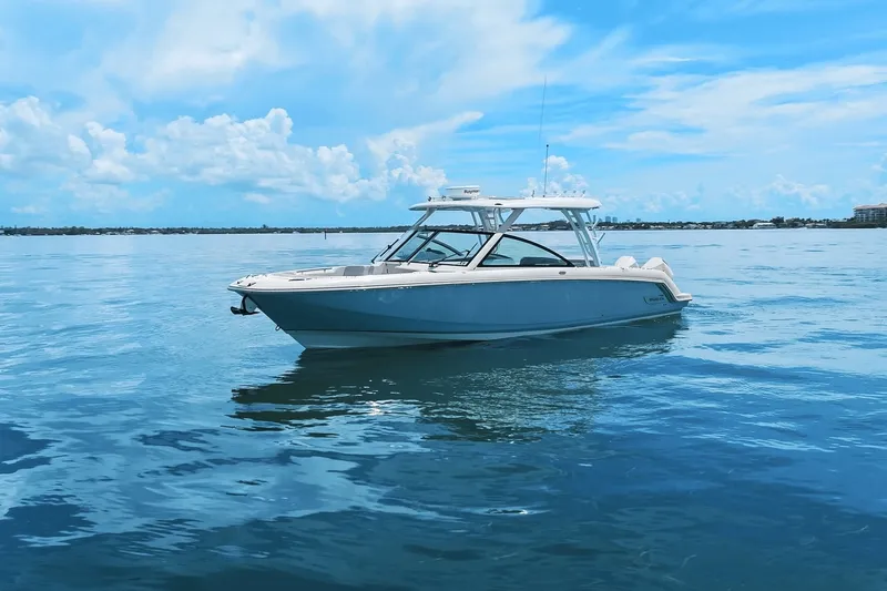 Slide: The Image of Boston Whaler 320 VANTAGE 2020 - 3