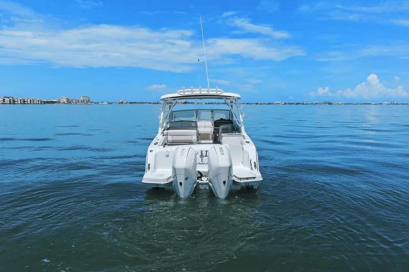 Slide: The Image of Boston Whaler 320 VANTAGE 2020 - 6