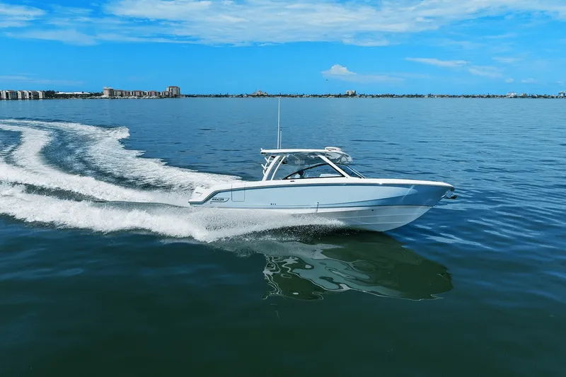 Slide: The Image of Boston Whaler 320 VANTAGE 2020 - 9