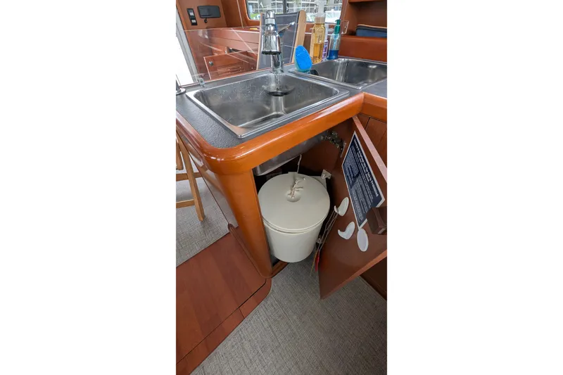 Slide: The Image of Beneteau Swift Trawler 34 2017 - 36