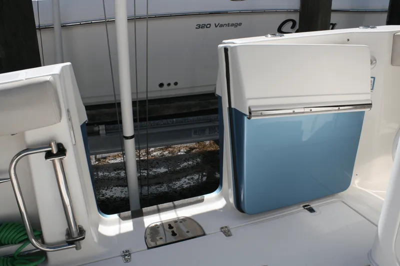 Slide: The Image of Boston Whaler 38 OR 2018 - 10