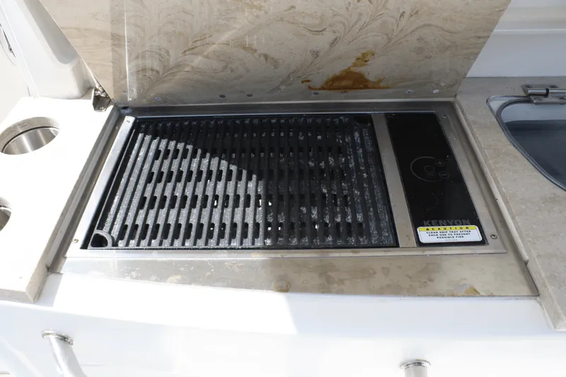 Slide: The Image of Boston Whaler 38 OR 2018 - 15