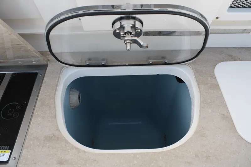 Slide: The Image of Boston Whaler 38 OR 2018 - 16