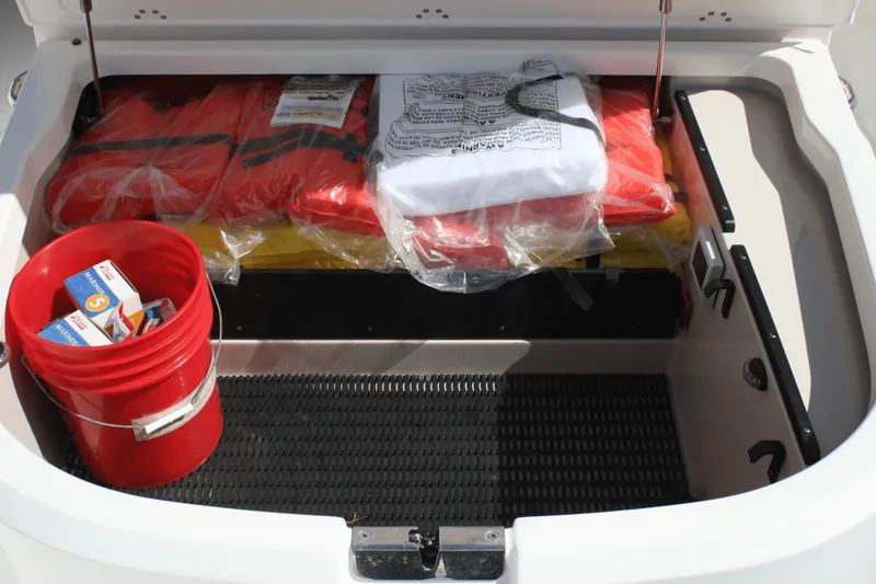 Slide: The Image of Boston Whaler 38 OR 2018 - 27