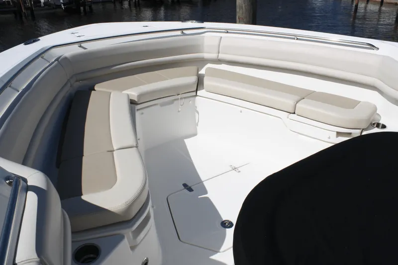 Slide: The Image of Boston Whaler 38 OR 2018 - 29