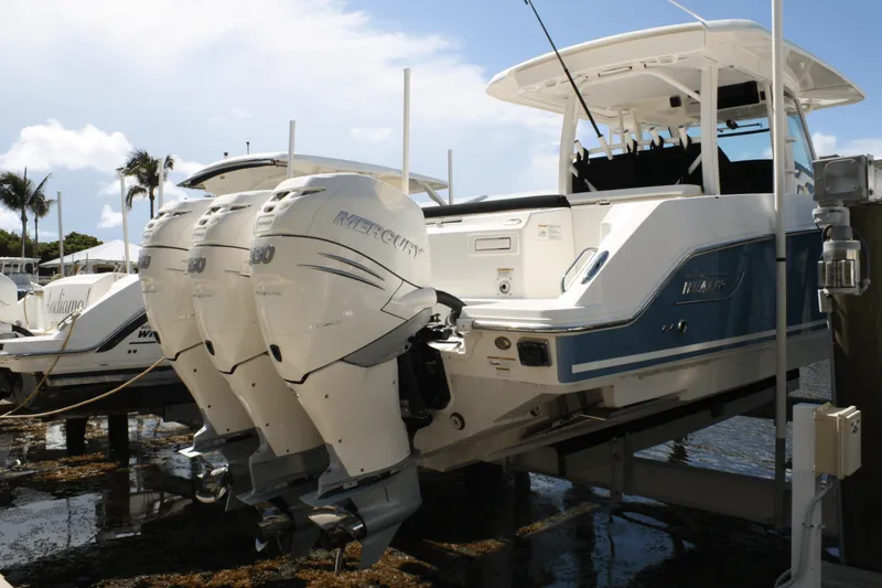 Slide: The Image of Boston Whaler 38 OR 2018 - 3