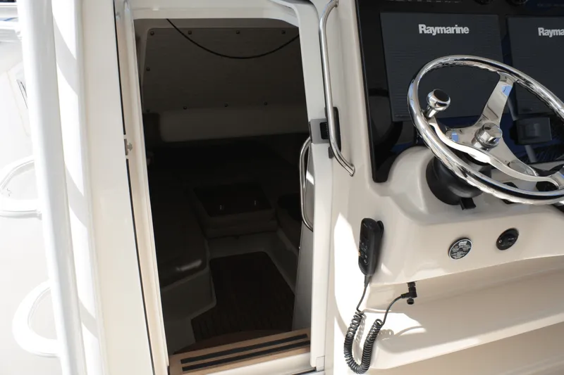 Slide: The Image of Boston Whaler 38 OR 2018 - 34