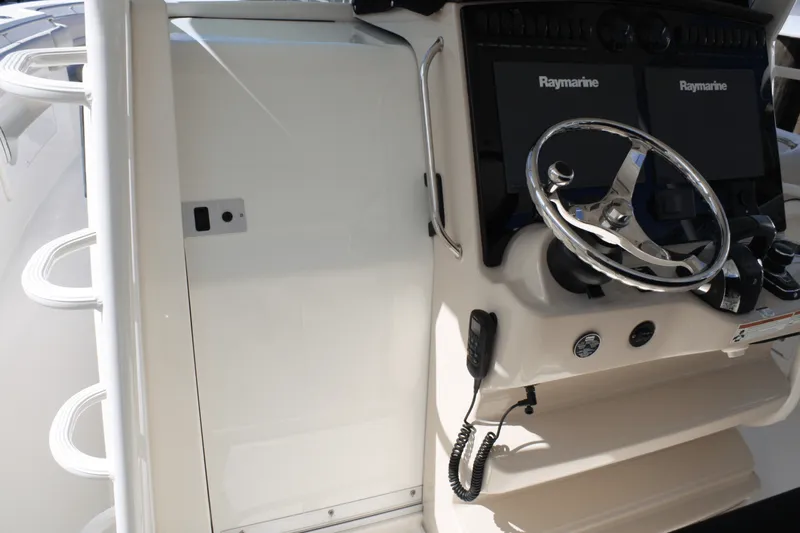 Slide: The Image of Boston Whaler 38 OR 2018 - 35