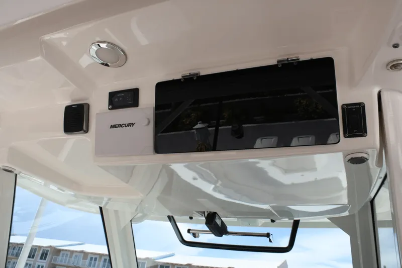 Slide: The Image of Boston Whaler 38 OR 2018 - 44