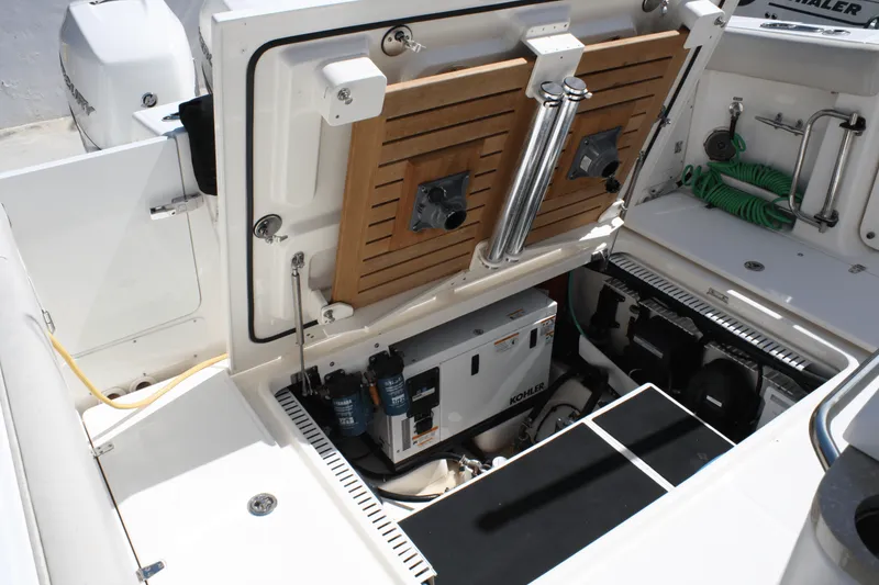 Slide: The Image of Boston Whaler 38 OR 2018 - 58