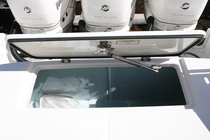 Slide: The Image of Boston Whaler 38 OR 2018 - 8