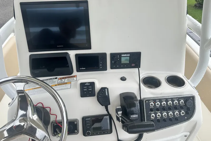 Slide: The Image of NauticStar 2302 Legacy 2018 - 16