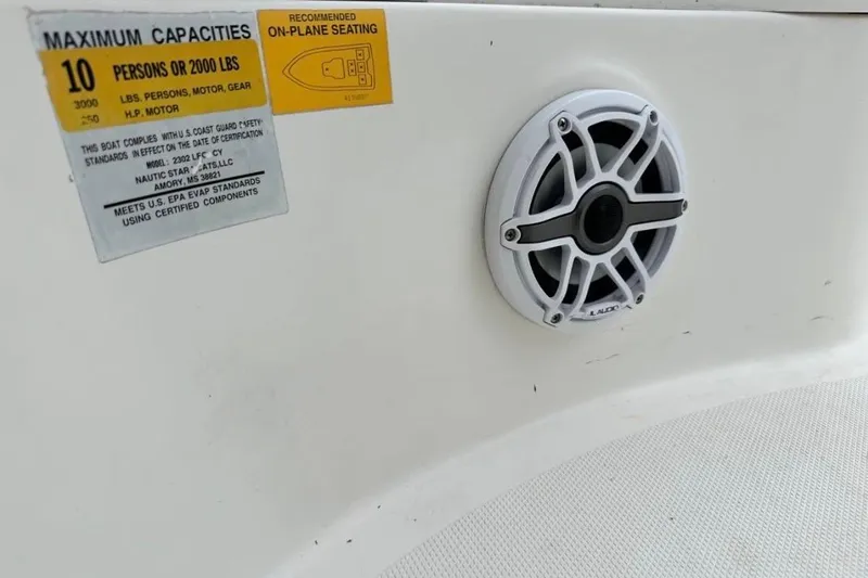 Slide: The Image of NauticStar 2302 Legacy 2018 - 8