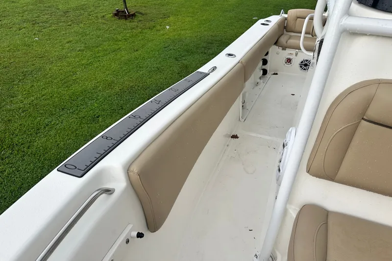 Slide: The Image of NauticStar 2302 Legacy 2018 - 19