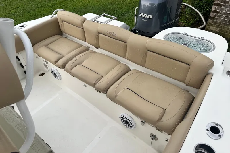 Slide: The Image of NauticStar 2302 Legacy 2018 - 14