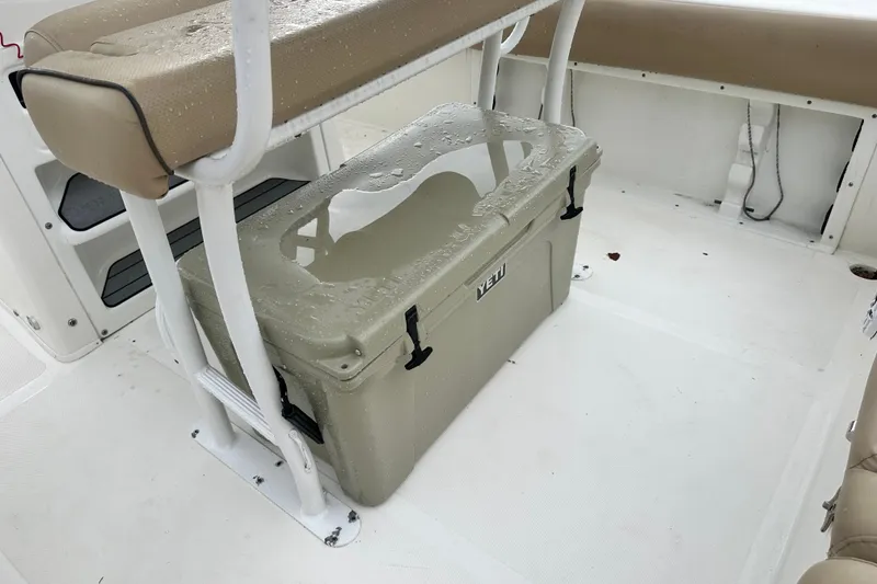 Slide: The Image of NauticStar 2302 Legacy 2018 - 20
