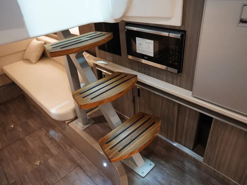 Slide: The Image of Sea Ray Sundancer 320 2026 - 104