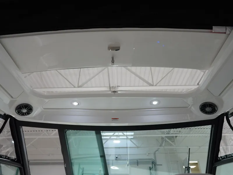 Slide: The Image of Sea Ray Sundancer 320 2026 - 32