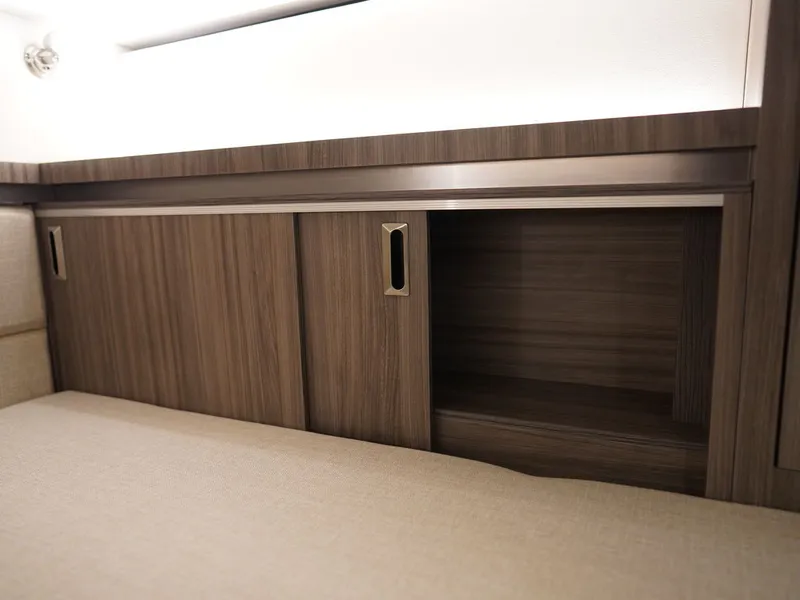 Slide: The Image of Sea Ray Sundancer 320 2026 - 92