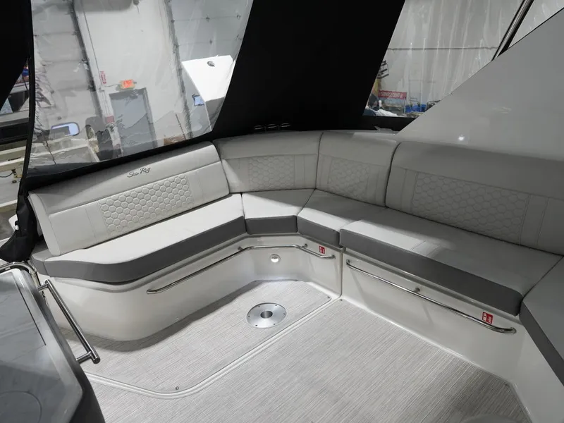 Slide: The Image of Sea Ray Sundancer 320 2026 - 65