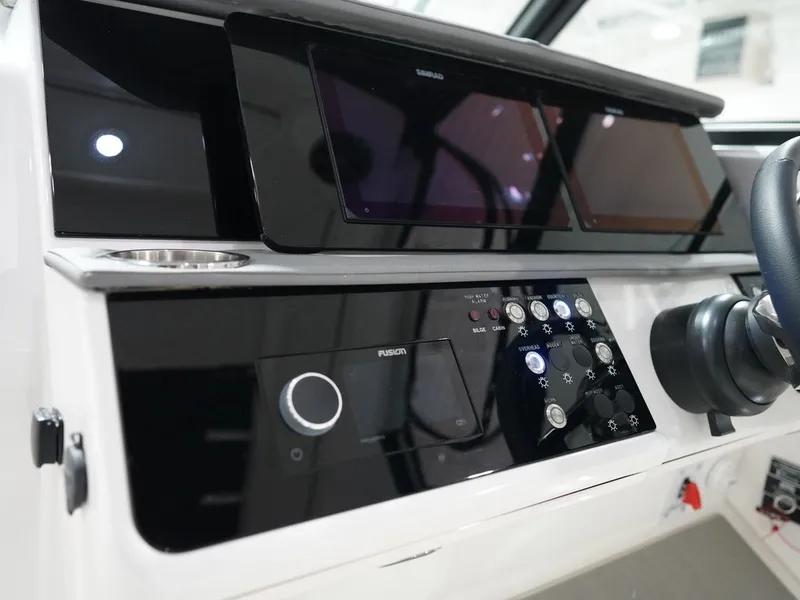 Slide: The Image of Sea Ray Sundancer 320 2026 - 53