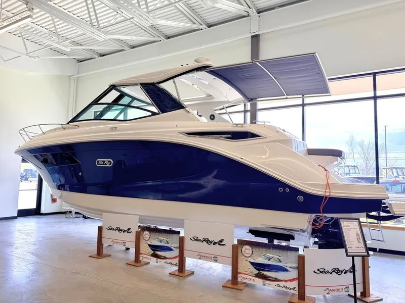 Slide: The Image of Sea Ray Sundancer 320 2026 - 1