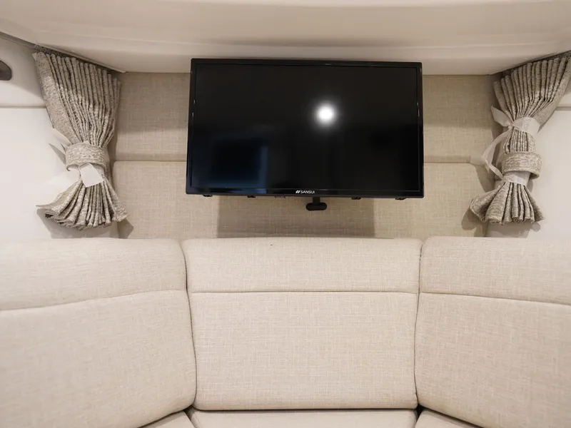 Slide: The Image of Sea Ray Sundancer 320 2026 - 69