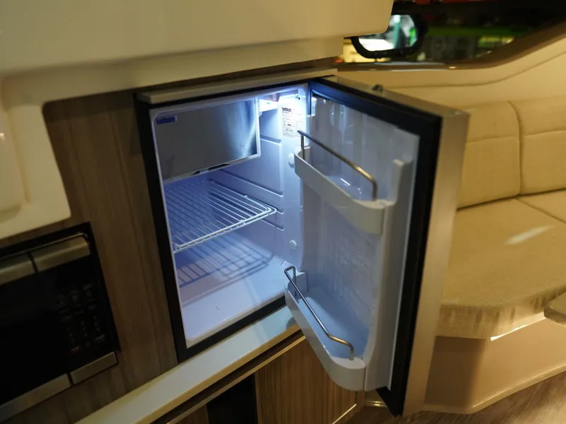 Slide: The Image of Sea Ray Sundancer 320 2026 - 99