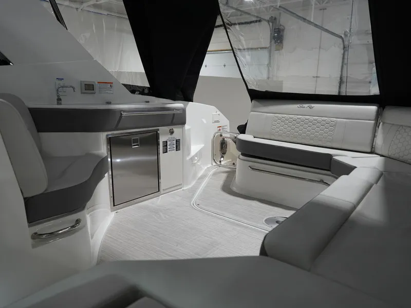 Slide: The Image of Sea Ray Sundancer 320 2026 - 29