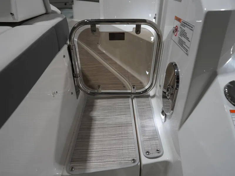 Slide: The Image of Sea Ray Sundancer 320 2026 - 14