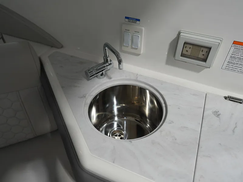 Slide: The Image of Sea Ray Sundancer 320 2026 - 16