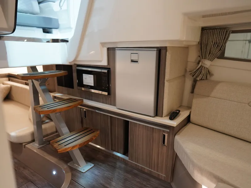 Slide: The Image of Sea Ray Sundancer 320 2026 - 105