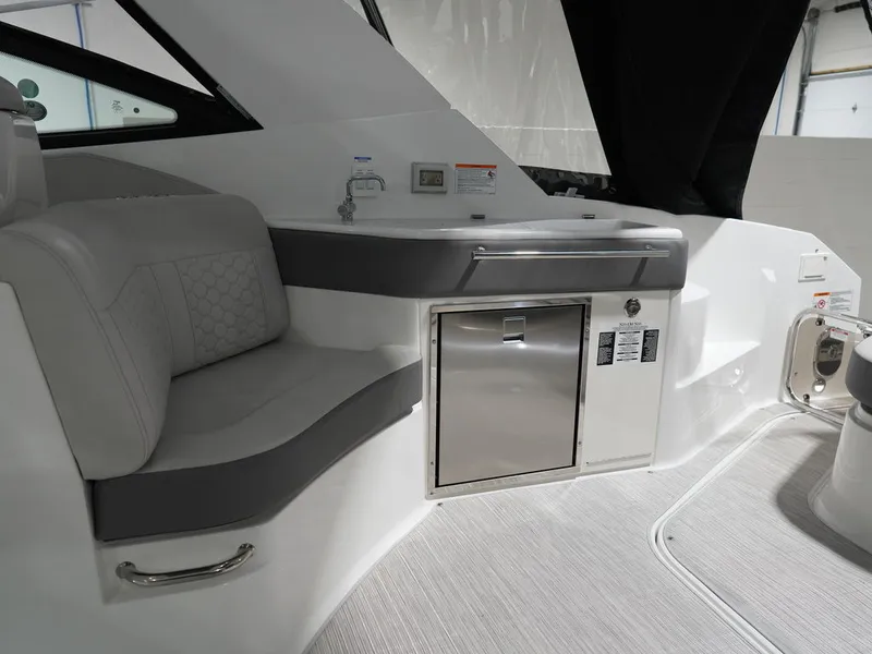 Slide: The Image of Sea Ray Sundancer 320 2026 - 64