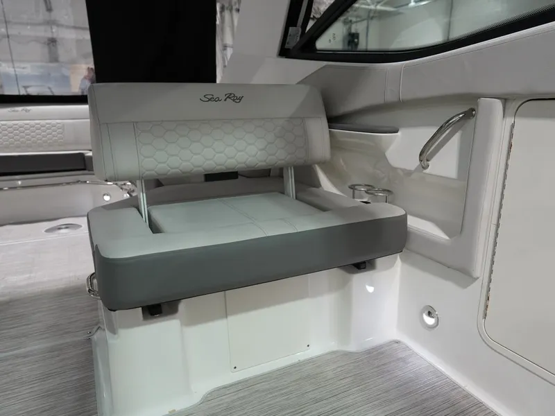 Slide: The Image of Sea Ray Sundancer 320 2026 - 57