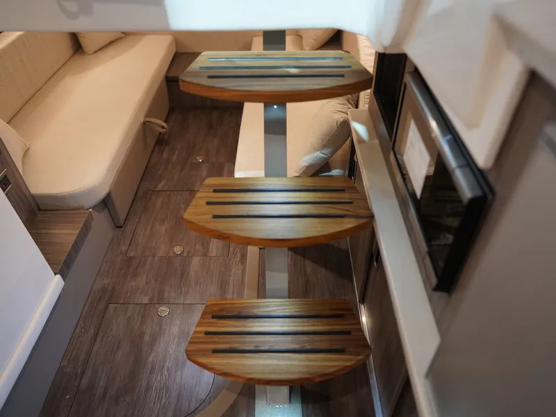 Slide: The Image of Sea Ray Sundancer 320 2026 - 103