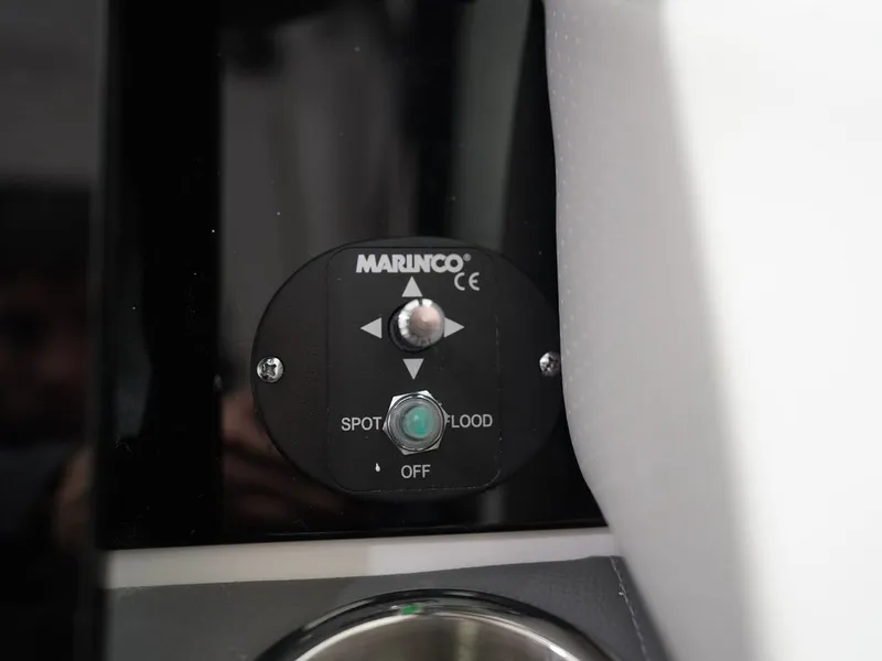 Slide: The Image of Sea Ray Sundancer 320 2026 - 50
