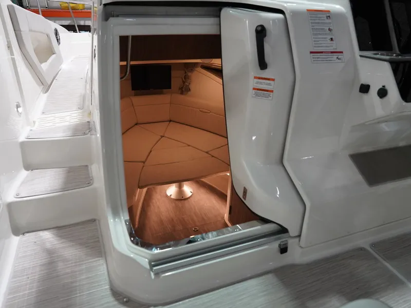 Slide: The Image of Sea Ray Sundancer 320 2026 - 30