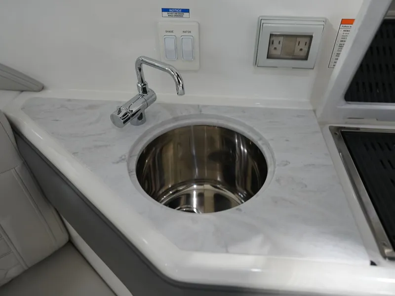 Slide: The Image of Sea Ray Sundancer 320 2026 - 18