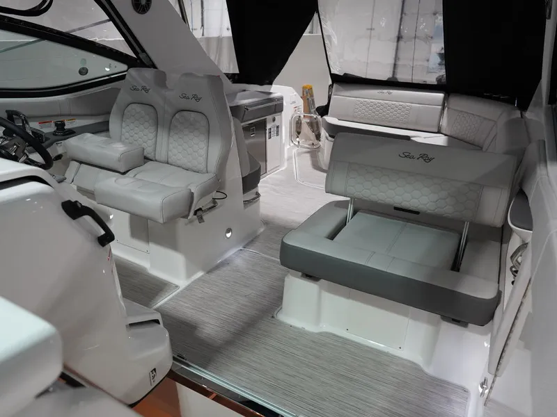 Slide: The Image of Sea Ray Sundancer 320 2026 - 36