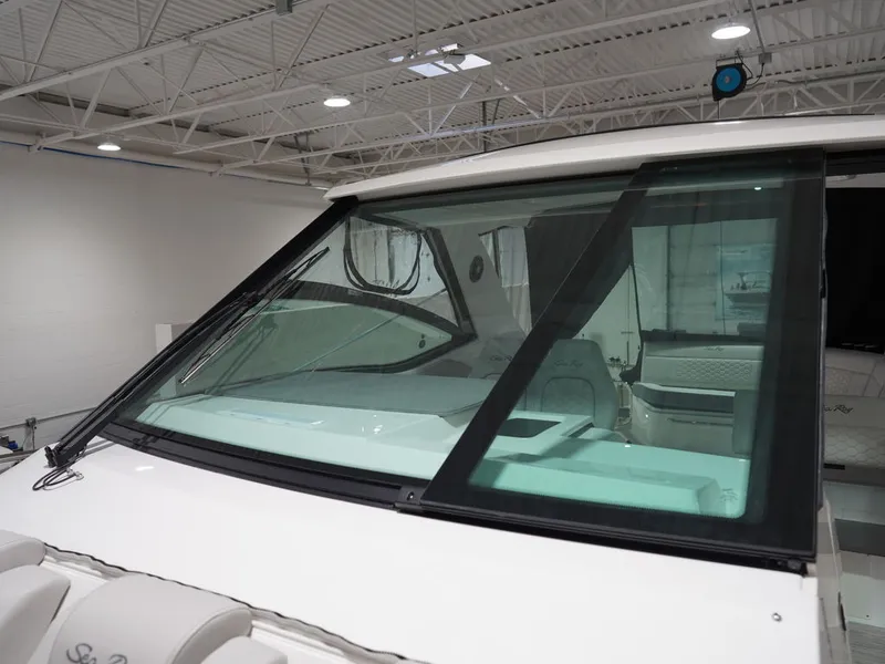 Slide: The Image of Sea Ray Sundancer 320 2026 - 39